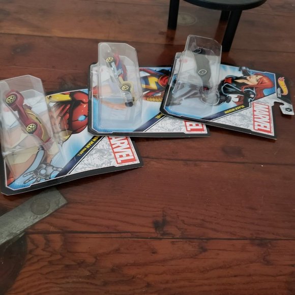 Hot Wheels Marvel Iron Man Black Widow Ms. Marvel - Picture 6 of 10